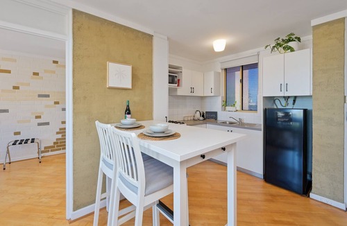 Fremantle Apartment | Wake up to panoramic Fremantle views from this bright, centrally located apartment. Just a short walk to Cappuccino Strip, Fishing Boat Harbour, Bathers Beach and the Rottnest Ferry. Enjoy a private balcony, free secure parking, fast WiFi, fu