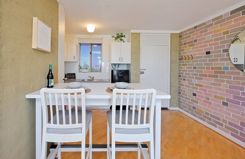 Fremantle Apartment | Wake up to panoramic Fremantle views from this bright, centrally located apartment. Just a short walk to Cappuccino Strip, Fishing Boat Harbour, Bathers Beach and the Rottnest Ferry. Enjoy a private balcony, free secure parking, fast WiFi, fu