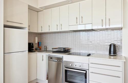 Manly Apartment | Wake Up to the Ocean: 1-Bed with Pool & Views