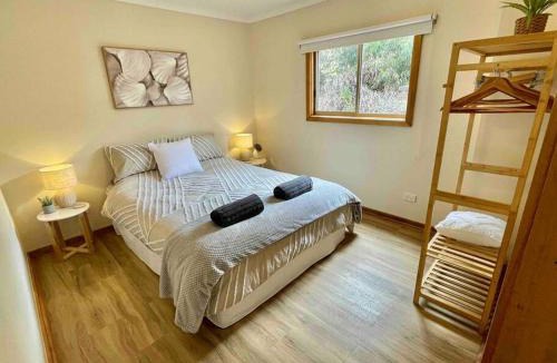 Boston Apartment | Wakelin studio guesthouse-peace, privacy, seaviews