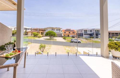 Anna Bay House | Walk on Birubi 1 WI-FI Boat Parking and Water Views