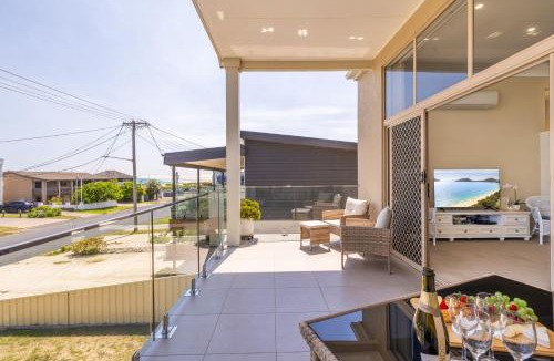 Anna Bay House | Walk on Birubi 1 WI-FI Boat Parking and Water Views
