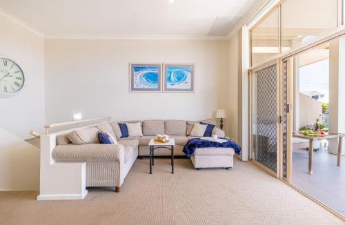Anna Bay House | Walk on Birubi 1 WI-FI Boat Parking and Water Views