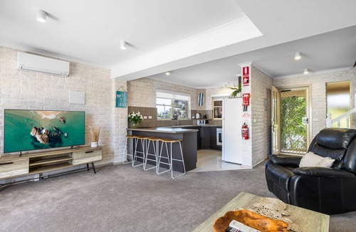 South West Rocks House | Walk, Relax, Enjoy - stylish townhouse, steps from beaches and shops
