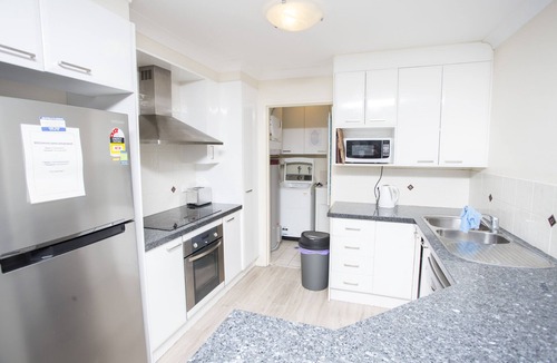 The Entrance North Apartment | Walk to beach shops and lake
