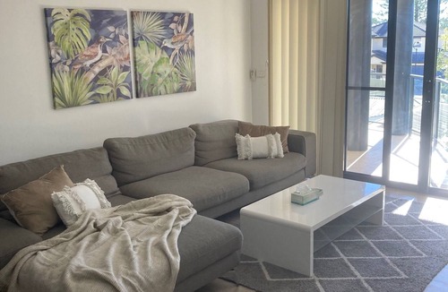 The Entrance North Apartment | Walk to beach shops and lake