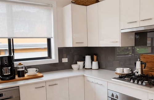 Toowoon Bay House | Walk to Beach - Boutique Beachside Townhouse