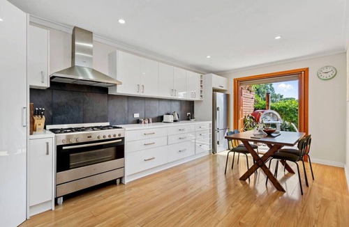 Scarborough Apartment | Walk to beach, lake views, 2BR retreat