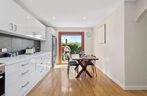 Scarborough Apartment | Walk to beach, lake views, 2BR retreat