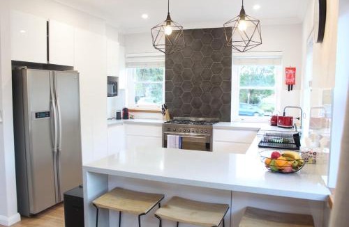 Wagga Wagga House | Walk to everything - Fire pit - Pets welcome