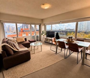 Kirribilli Apartment | Walk to Ferry, Harbour Views & Parking