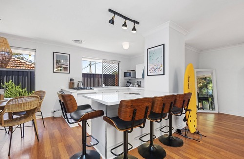 Scarborough House | Walk to Scarborough Beach | Villa Brisa | Sleeps 5