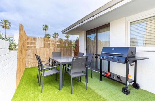 Scarborough Villa | Walk to the Beach BBQ Family Friendly