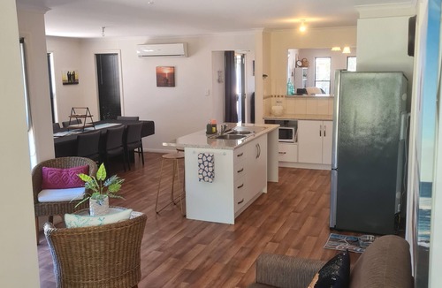 Moonta Bay House | Walk to the Stunning Simms Cove Beach – Just Minutes Away