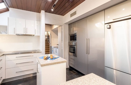 Salamander Bay House | Wanda Waterview, 1-344 Wanda Ave - Water Views, Linen, Bed Making, Wi-Fi, aircon