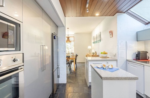 Salamander Bay House | Wanda Waterview, 1-344 Wanda Ave - Water Views, Linen, Bed Making, Wi-Fi, aircon