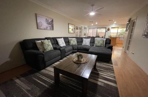 Wannanup House | Wannanup Retreat - Spacious Home - Sleeps Up to 8 - Pet Friendly