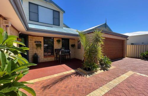 Wannanup House | Wannanup Retreat - Spacious Home - Sleeps Up to 8 - Pet Friendly