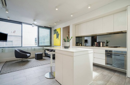 Bondi Beach Apartment | Warm Bondi Hideaway Heated Top Floor Stay