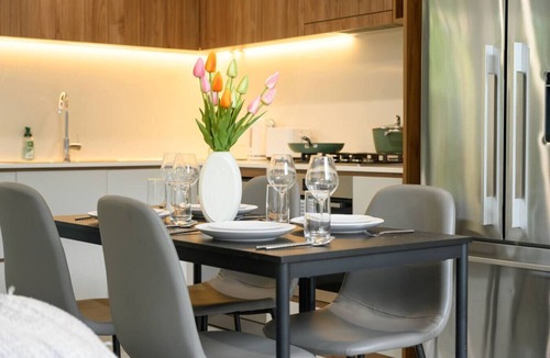 Marrickville Apartment | Warm Marrickville 2BR | 5 Min Walk to Train