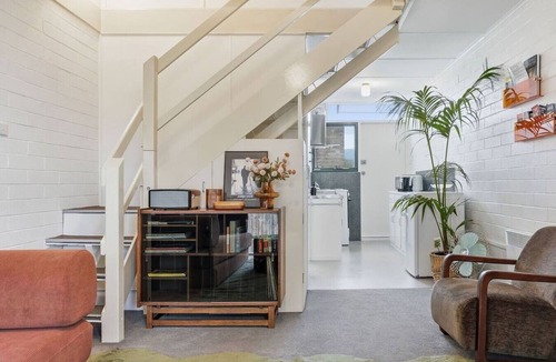 New Town Villa | Warm Mid century modern 2BR, 8 mins from CBD