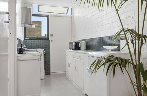 New Town Villa | Warm Mid century modern 2BR, 8 mins from CBD