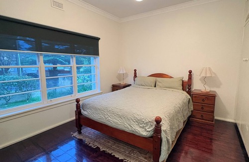 Warrnambool House | Warrnambool home close to hospital, train, cafe’s, restaurants, shops & beach!