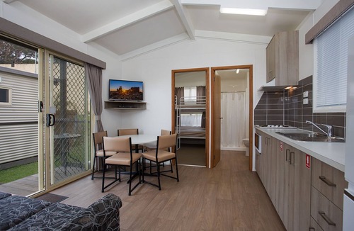 Warrnambool Hotel | Warrnambool Motel and Holiday Park