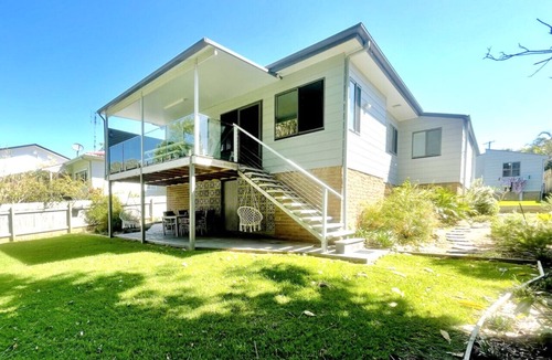Port Macquarie Apartment | Watch the Whales - 5 mins to Headland