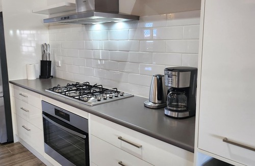 Seymour House | Water's Edge at Wellington - 10 mins to The Bend Motorsport Park