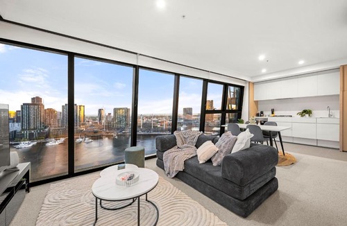 Docklands Apartment | Waterfront 2BR DreamView-Docklands-Gym-Pool-Free Parking