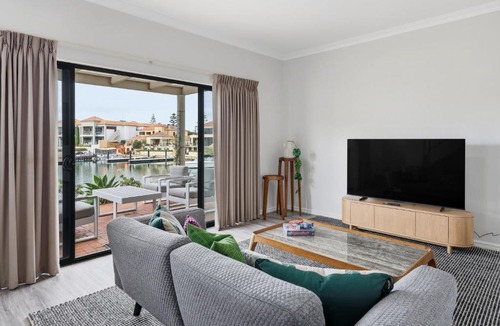 Wannanup House | Waterfront 3BR Retreat Private Jetty Views