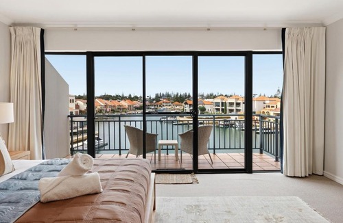 Wannanup House | Waterfront 3BR Retreat Private Jetty Views