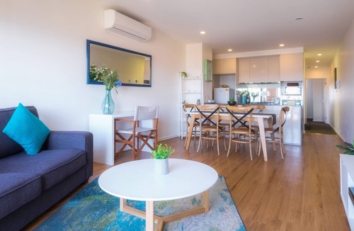 Werribee South Apartment | Waterfront Apartment with marina views!!!