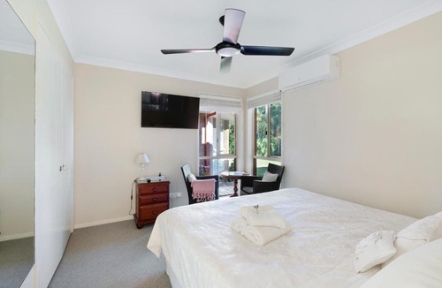 Mermaid Waters Bed & Breakfast | Waterfront BNB