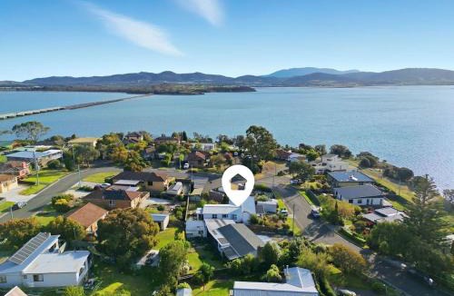 Midway Point House | Waterfront Charm, Cozy 3BR Retreat