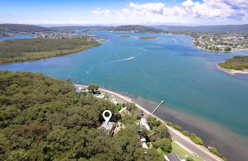 Saratoga House | Waterfront Escape