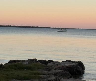 Dawesville House | Waterfront Escape with Sunset Views & Kayaks