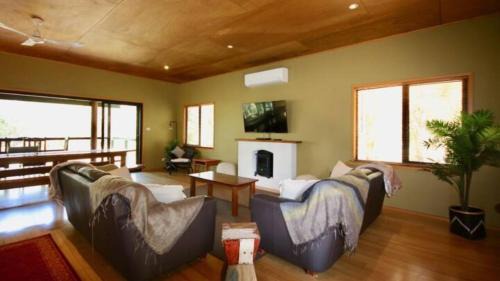 Sanctuary Point House | Waterfront Hideaway by Book Jervis Bay - Sanctuary Point - The Ultimate Spot to Relax