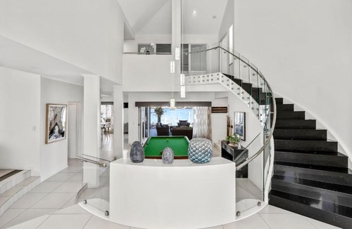 Minyama House | Waterfront Oasis