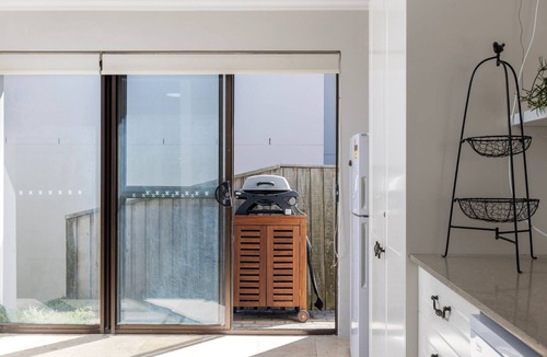 Anna Bay House | Waterfront Ocean Cottage