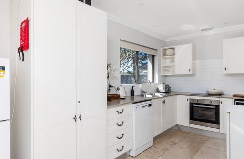 Anna Bay House | Waterfront Ocean Cottage