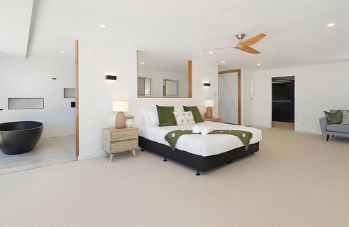 Marks Point Apartment | Waterfront Paradise in Lake Macquarie