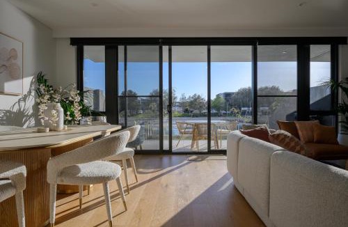 North Coogee House | Waterfront Retreat- North Coogee - Luxury, Beachfront, family friendly, Sauna, close to Fremantle & Rottnest Island Ferry