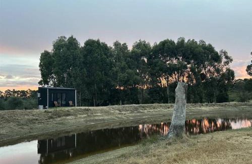 Buninyong Villa | Waterfront Tiny Home in FarmStay