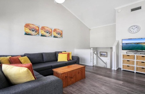 Terrigal House | Watermark #17 Pool In Complex Accom Holidays