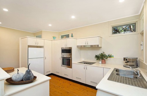 Pearl Beach House | Waters Edge by HolidayCo.