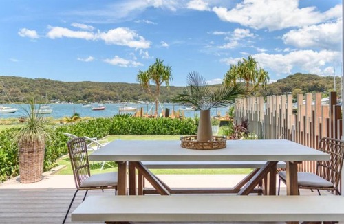 Glenorie House | Watersea By The Bay Unit 2, waterfront, walk to shop&restaurants