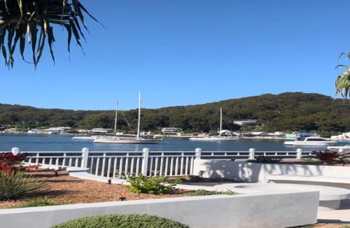 Glenorie House | Watersea By The Bay Unit 2, waterfront, walk to shop&restaurants
