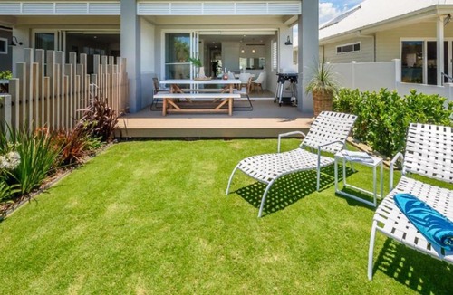 Glenorie House | Watersea By The Bay Unit 2, waterfront, walk to shop&restaurants